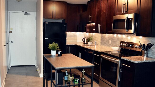 Foto del edificio - 555 W Cornelia Ave