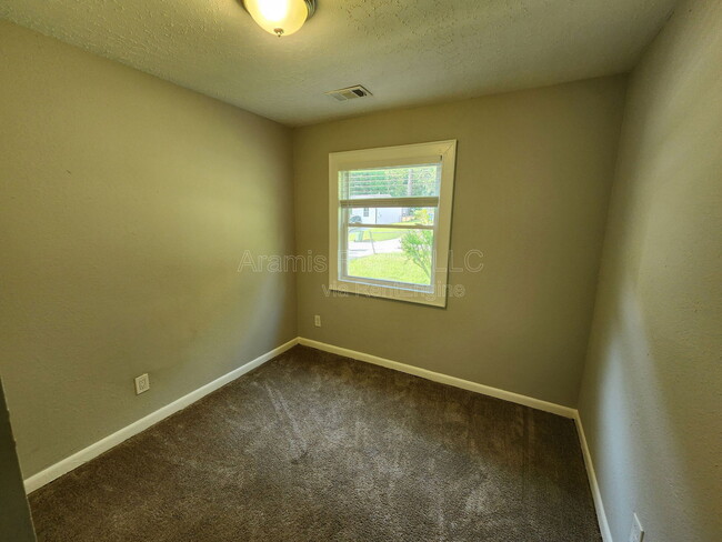 Building Photo - 2648 Santa Monica Dr NW