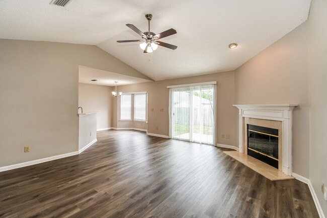 Foto del edificio - 509 Fallen Timbers Dr