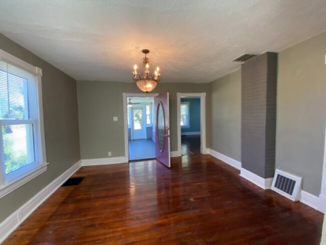 Building Photo - 1712 Seiler Rd