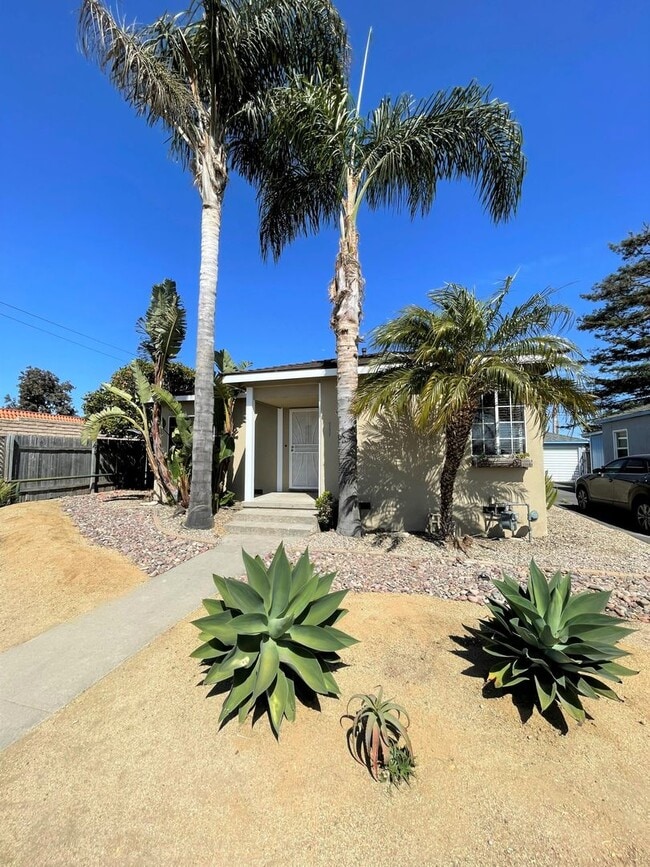 Building Photo - Midtown Ventura Bungalow