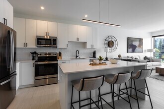 Building Photo - The Apex West Bloomfield