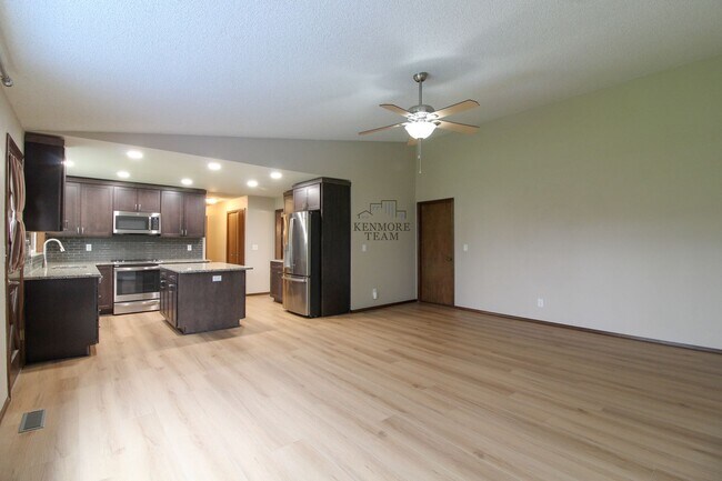 Foto del edificio - 3 Bed/2.5 Bath House in Pasco Near the River!