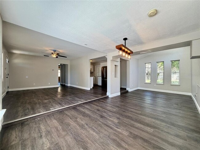 Building Photo - 2421 Granada Cir E