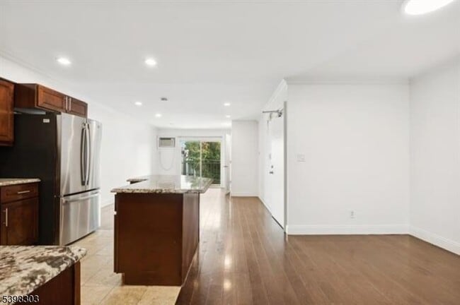 Building Photo - 89 Ferry St