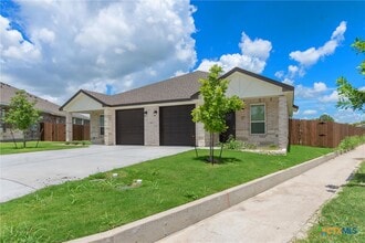 Building Photo - 1118 B Zora Dr