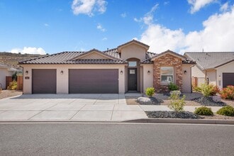Building Photo - 646 N Sandy Talus Dr