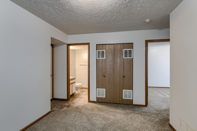 Building Photo - Nice Home Close to Campus