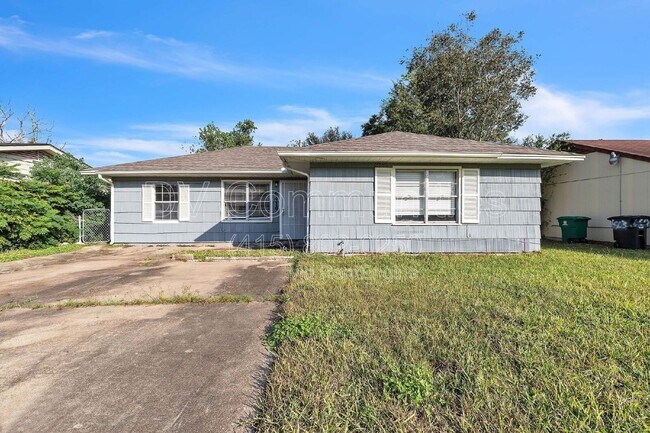 Foto del edificio - 6419 Belarbor St