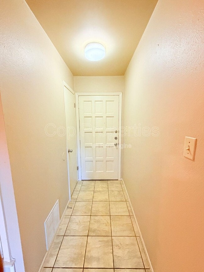 Building Photo - 9319 Cliff Point Dr