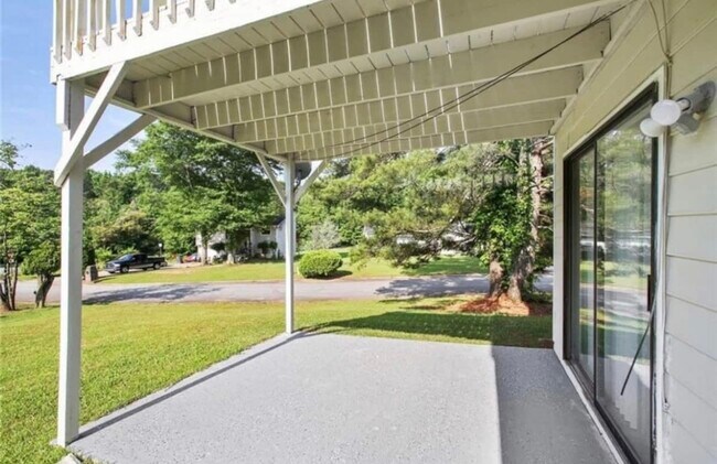 Foto del edificio - 593 Crestmont Ct