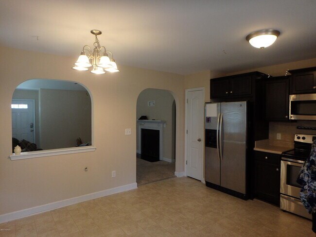 Building Photo - 728 Radiant Dr