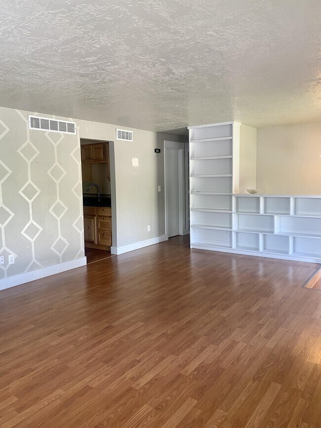 Building Photo - 1541 Marilyn Cir