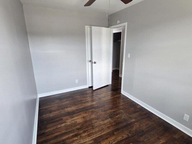 Foto del edificio - 1059 Midland Ave