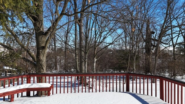 Building Photo - Spacious 5-Bedroom Family Home