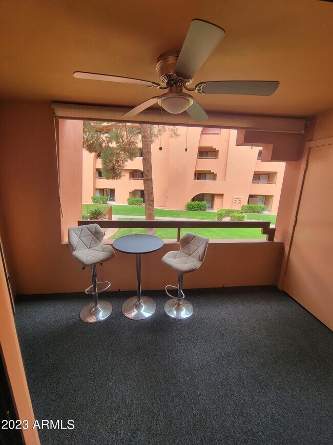 Foto del edificio - 12222 S PARADISE VILLAGE Pky