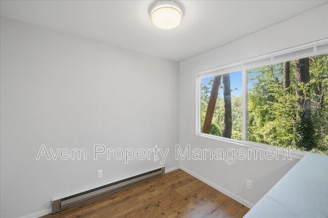 Building Photo - 5023-5033-5033 SW Pasadena St