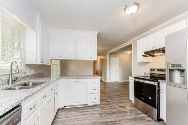 Foto del edificio - 8609 Lobelia St