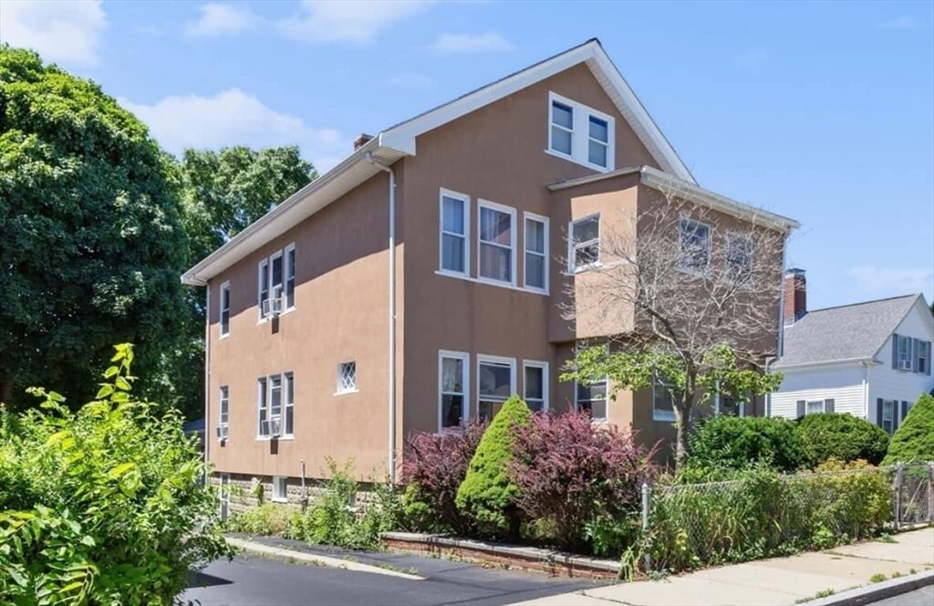 Foto principal - 241 Beech St