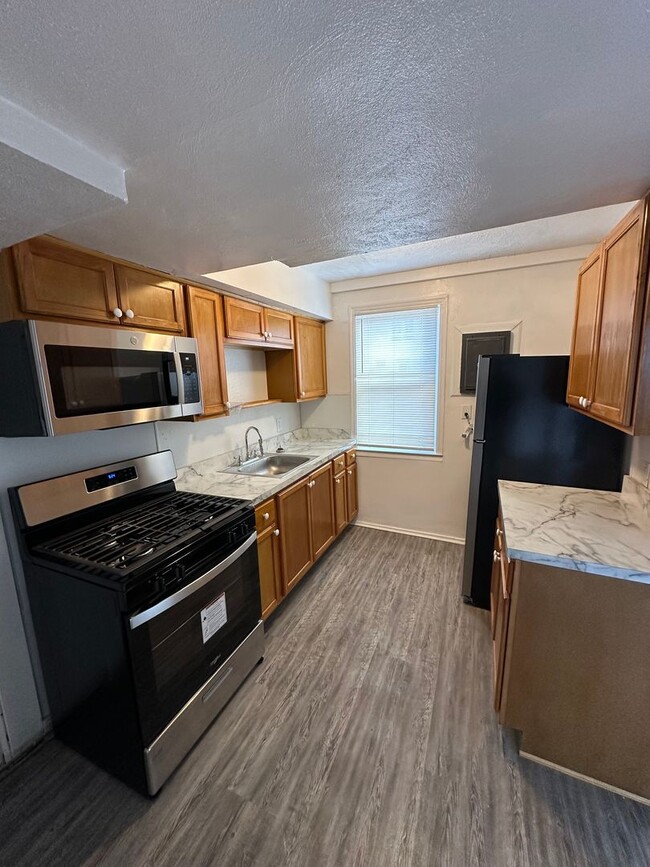 Building Photo - 3 Bed, 1 Bath, Wallingford