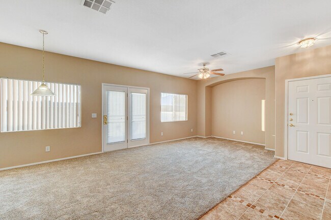 Foto del edificio - 6733 Lookout Lodge Ln