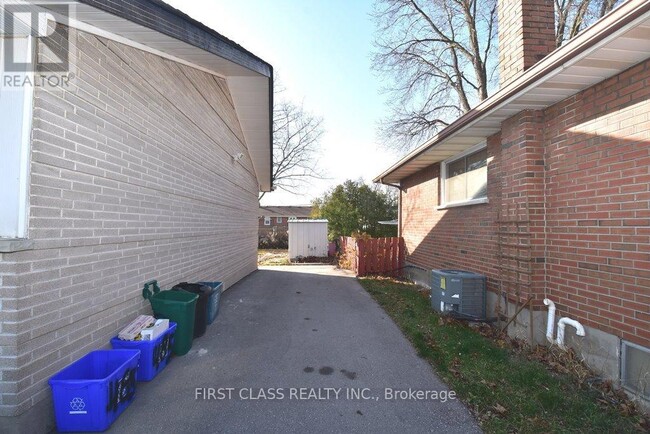 Building Photo - 464 Rosmere St