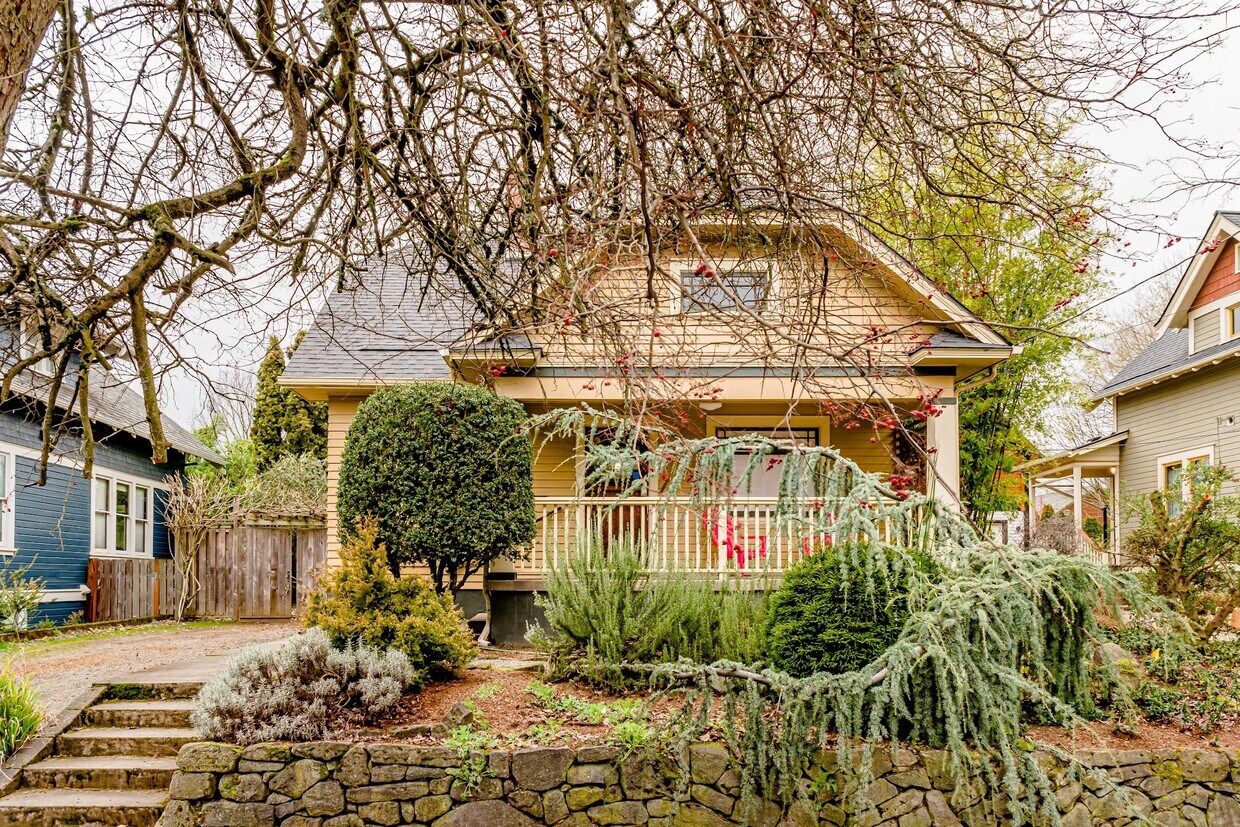 Foto principal - 517 NE Fargo St