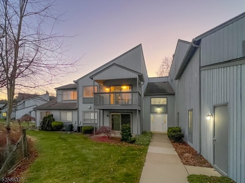 Foto principal - 64 Drake Ln