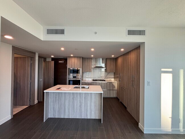 Building Photo - 13778 100 Av