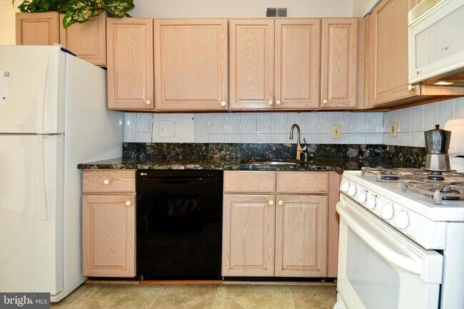 Foto del edificio - 5225 Pooks Hill Rd