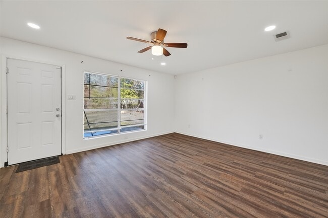 Building Photo - 23567 Pine Forest Dr