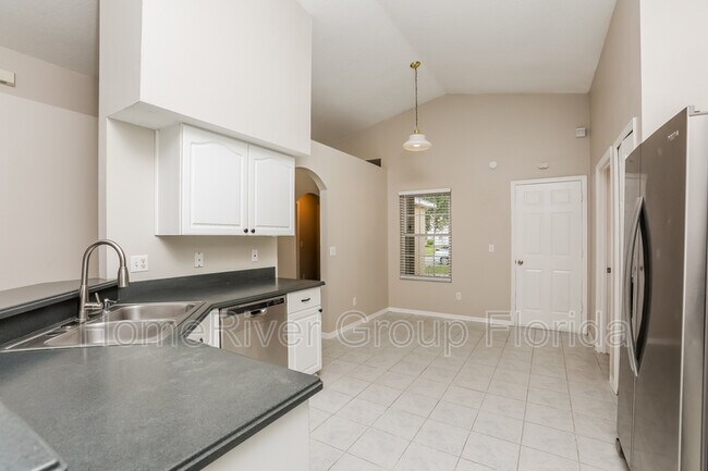 Building Photo - 524 Lancer Oak Dr