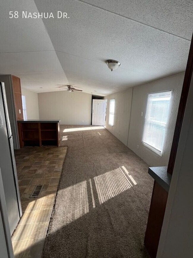 Foto del edificio - 58 Nashua Dr
