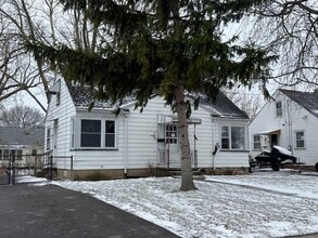 Building Photo - 61 Ashwood Dr