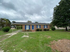 Building Photo - 112 Sandy Dr