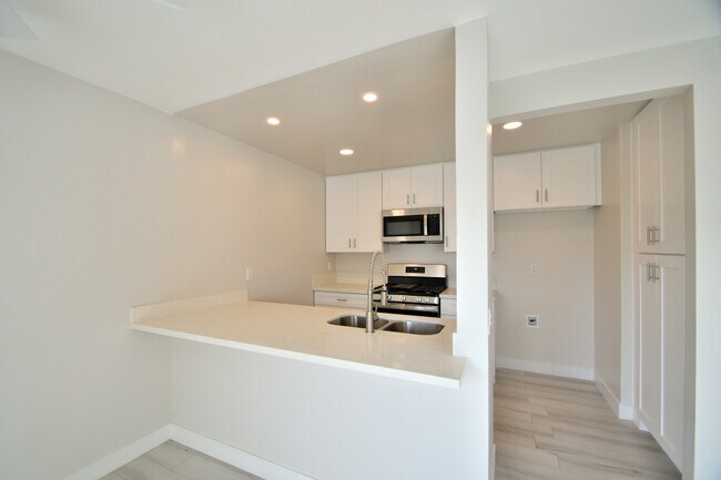 Building Photo - 15112 S Berendo Ave