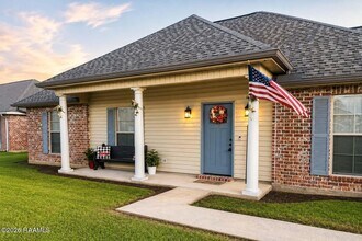 Building Photo - 740 S Belle Cir