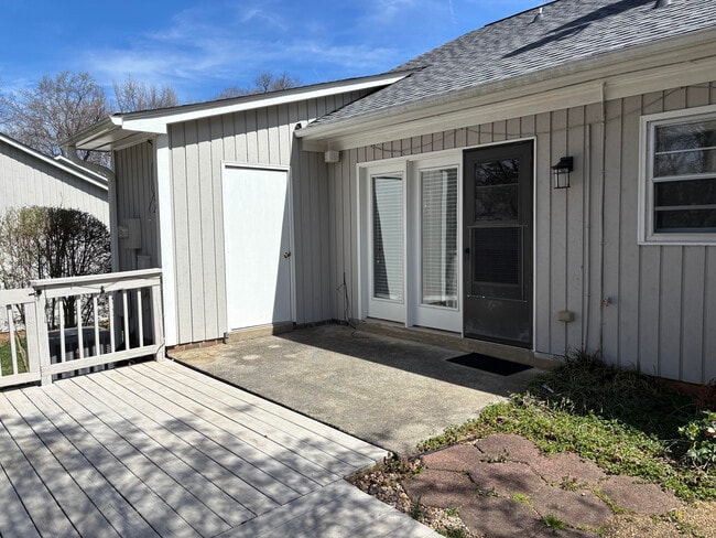 Building Photo - 1440 Grantland Pl