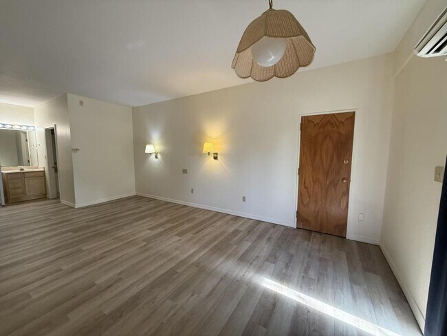 Foto del edificio - 2180 Country Club Dr