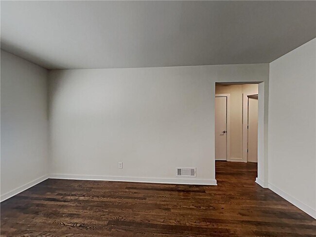 Foto del edificio - 880 N Highland Ave NE