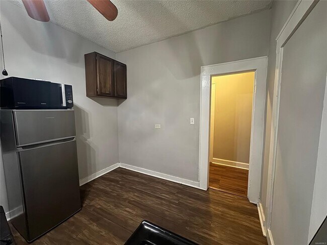 Foto del edificio - 2233 E 4th St
