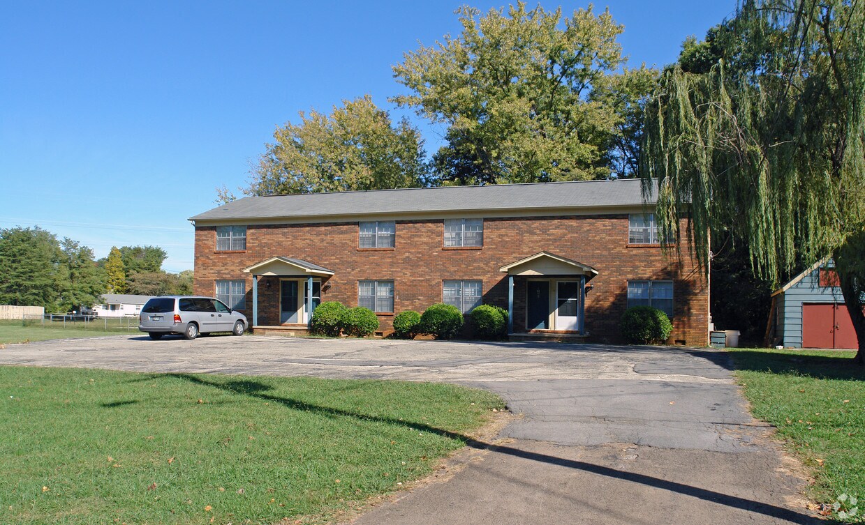 Primary Photo - 810 Teaberry Ln