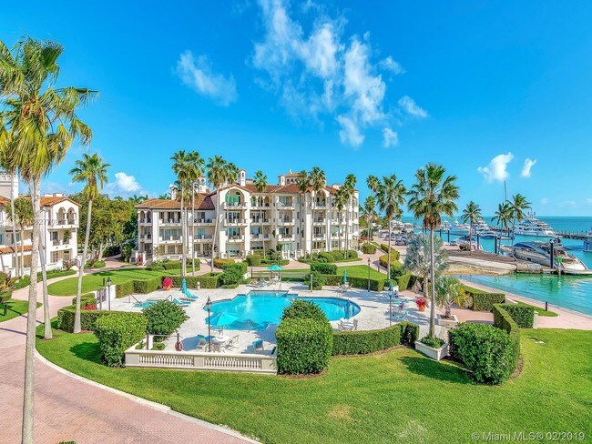 Foto del edificio - 2233 Fisher Island Dr