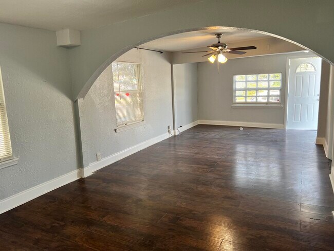 Building Photo - 1108 State St
