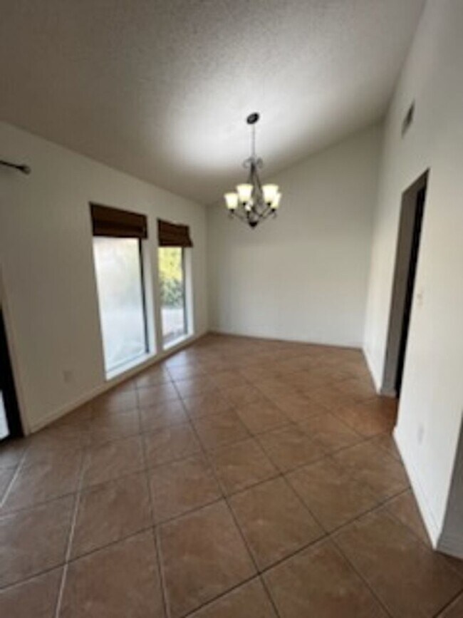 Building Photo - 3613 Dovewood St