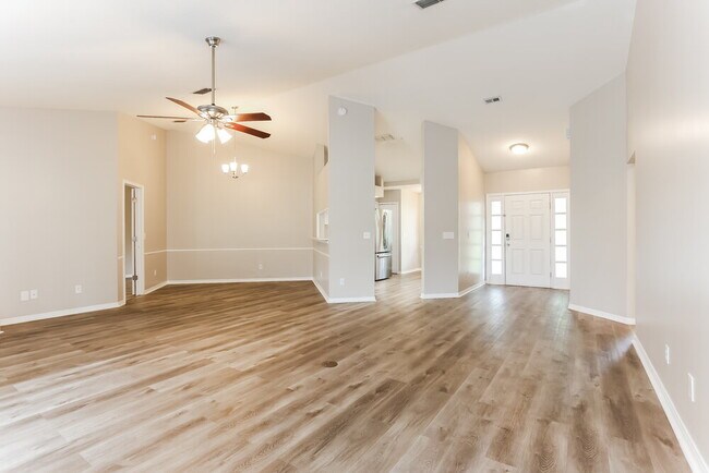 Foto del edificio - 8181 Loch Lomond Ln