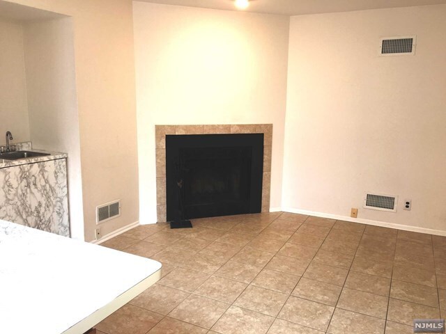 19 Peach Hill Ct Ramsey Nj 07446 Townhouse For Rent In Ramsey Nj Apartments Com