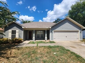 Building Photo - 9 Wilma Ln