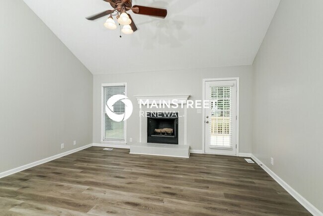 Foto del edificio - 3 Bedroom Pet-Friendly Home in LOUISVILLE,...