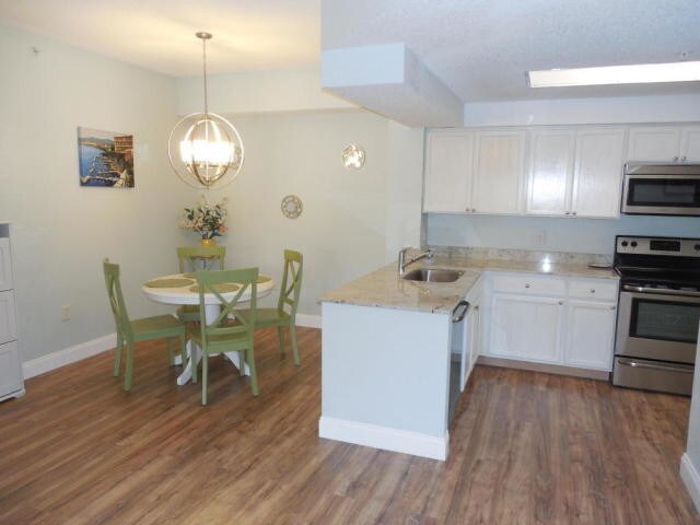 Building Photo - 3022 Alcazar Pl